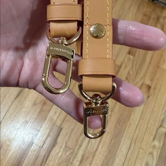 Louis Vuitton TanLeather Strap with Gold Clips Shoulder Bags